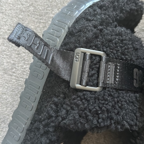 Black platform UGG Fluffita slides - Picture 5 of 8